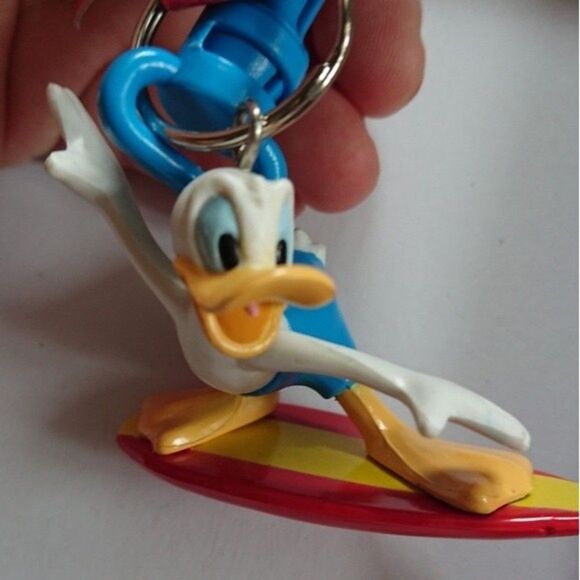 New vintage Donald Duck surfboard keychain with clip - Picture 5 of 9